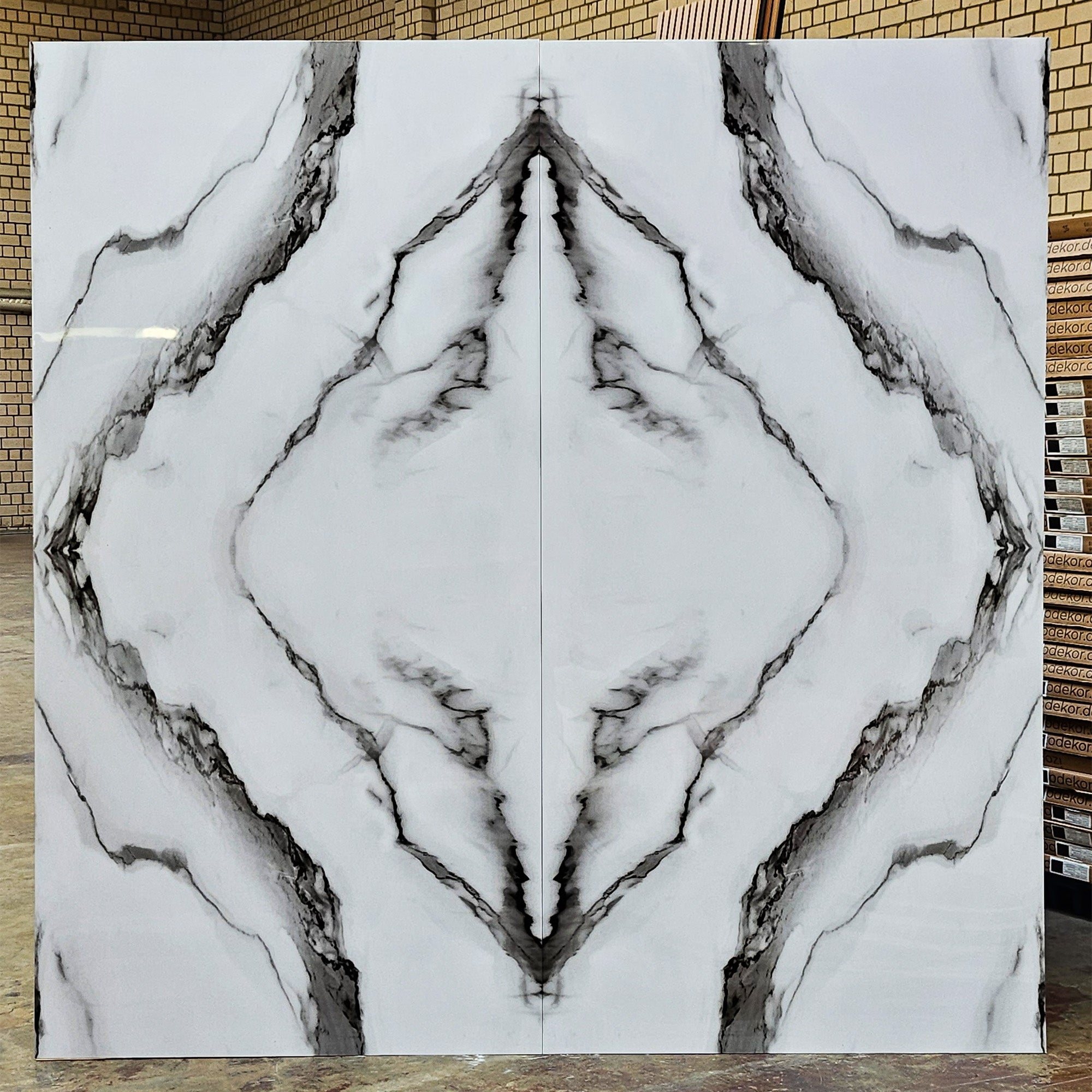 Panda Strait Marble Look Wallpanels