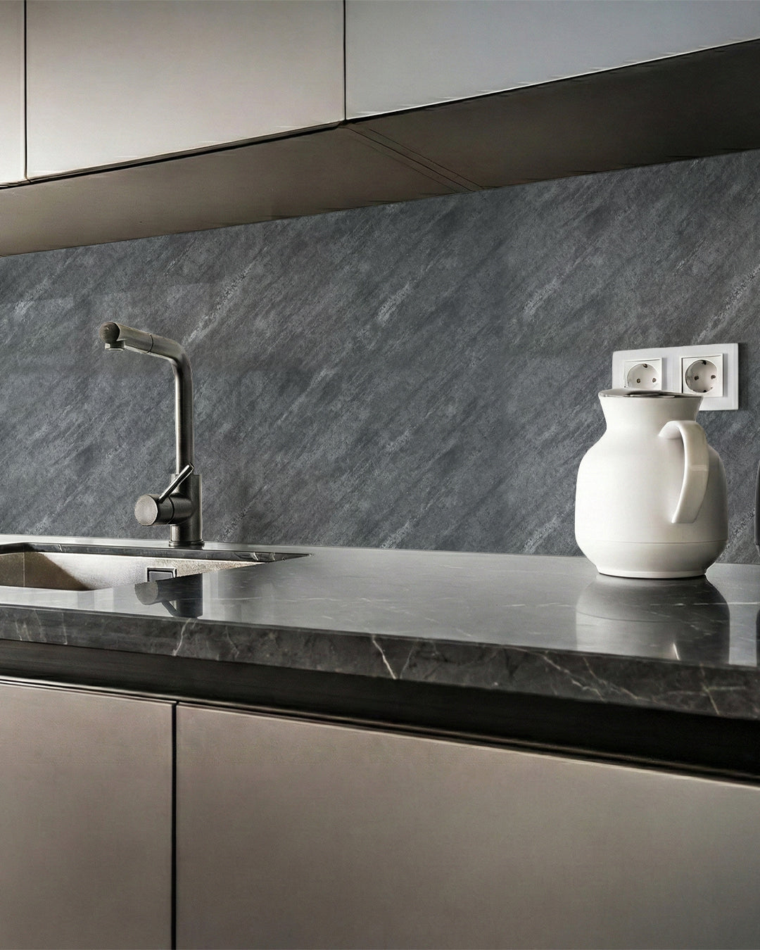 Iron Hand Marble Look Wallpanels